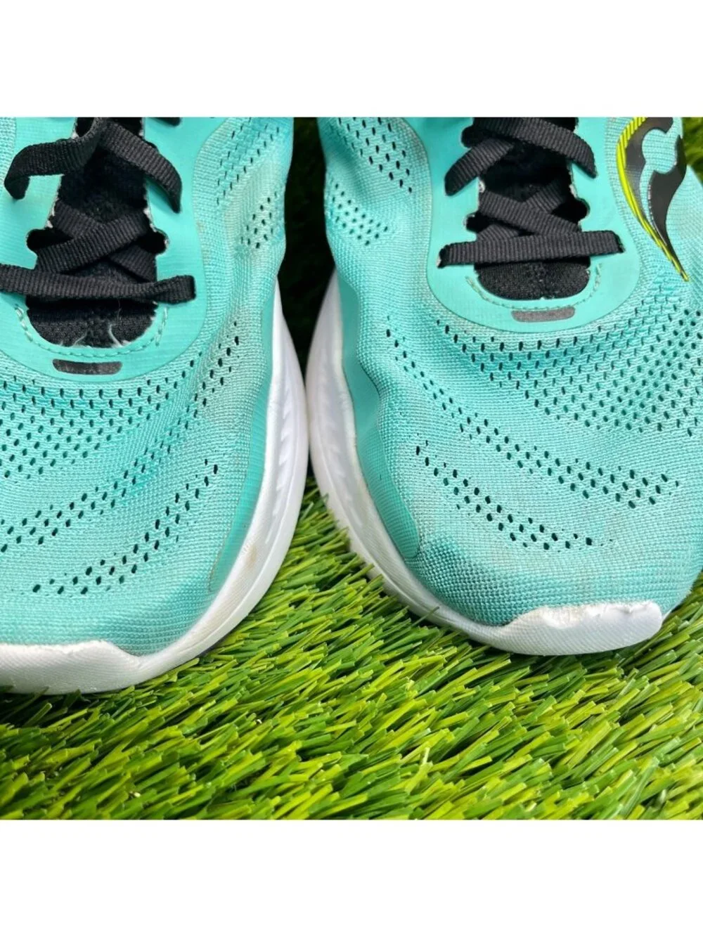 Saucony Guide 15 Womens Size 10 Green Black Athletic Running Shoes Sneakers
